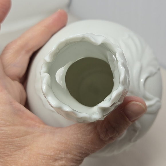 Franz All White Unpainted Iris Flower Vase Sculpted Neck Matte & Glossy Timeless - Picture 5 of 9